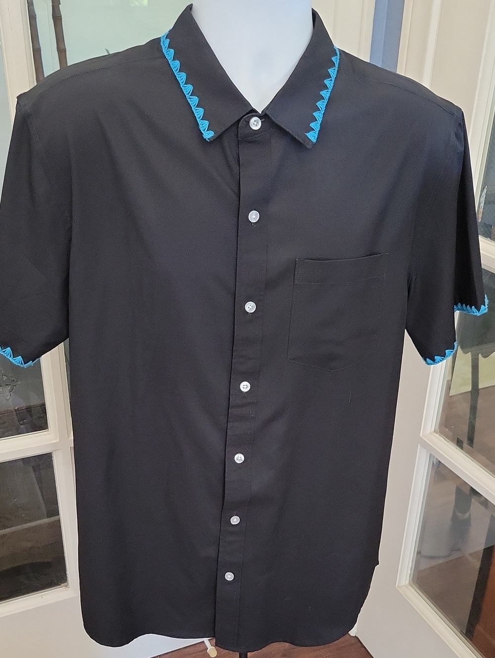 MAVRANS Black Short-Sleeve Shirt with Blue Emroidered Trim | Size: L